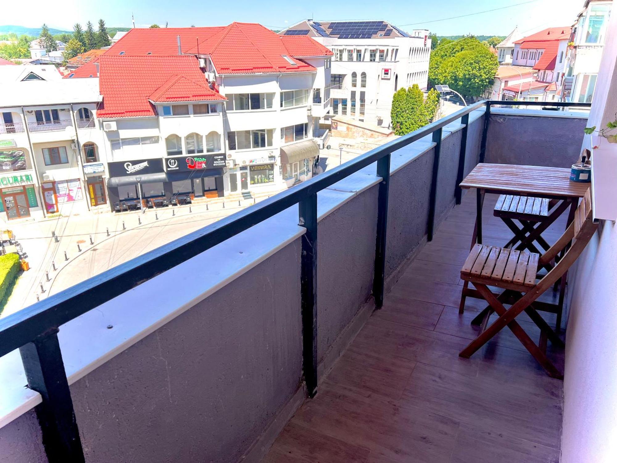 Old Town View- Ultracentral Apartment ทาร์โกวิชเต ภายนอก รูปภาพ